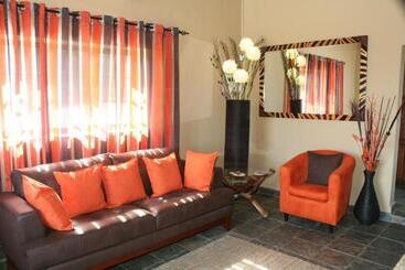 هتل Destiny Lodge White River