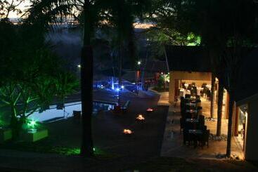 هتل Destiny Lodge White River