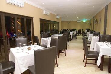 هتل Destiny Lodge White River