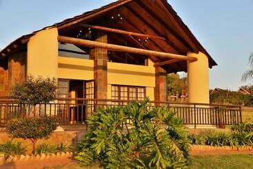 هتل Destiny Lodge White River