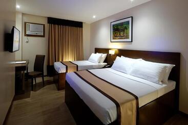 Golden Prince Hotel & Suites