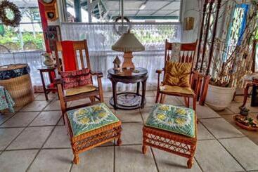 هتل Hale Kawehi Guesthouse