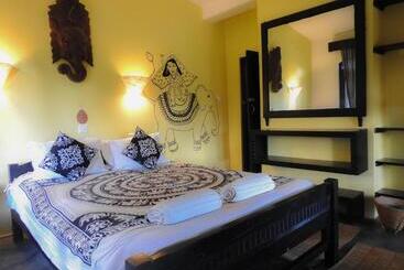 هتل Sapana Village Lodge