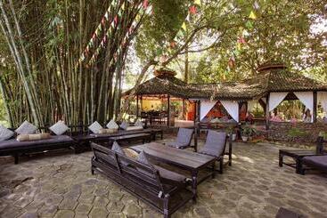هتل Sapana Village Lodge