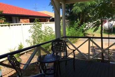 Inland Oasis Motel