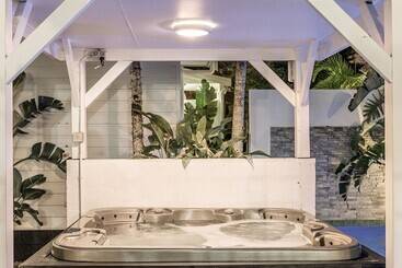 پانسیون Azur Byron Bay