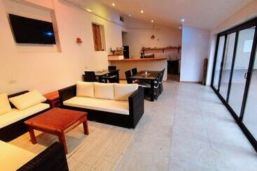 پانسیون Villa 33
