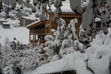 Ari Resort Apartments