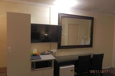 Flying Spur Motel