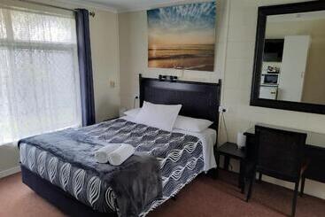 Flying Spur Motel