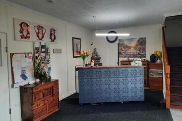 Flying Spur Motel
