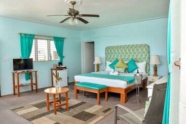 هتل Beyond Sunset Resort & Villas