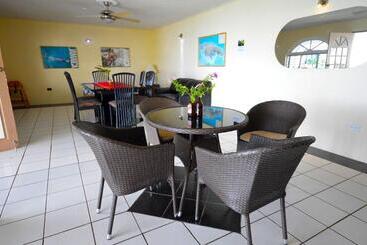 هتل Beyond Sunset Resort & Villas