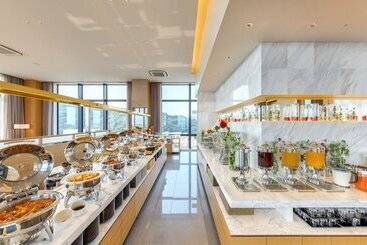 Candeo Hotels Matsuyama Okaido