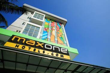 Ascent Hotel & Cafe Malang