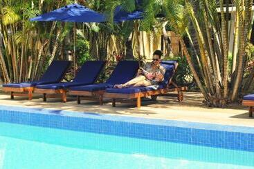 هتل Oasis Palms