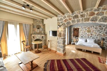 هتل Orino Suites