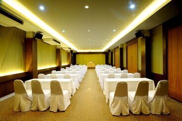 هتل The Charm Boutique Resort