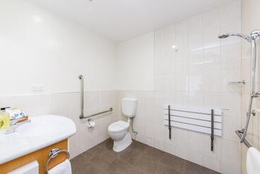 مُتل Fitzherbert Regency Motor Lodge
