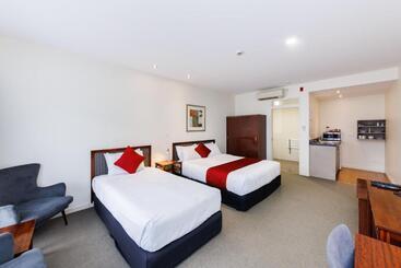مُتل Fitzherbert Regency Motor Lodge