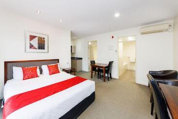 مُتل Fitzherbert Regency Motor Lodge