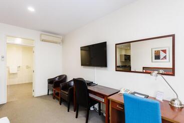 مُتل Fitzherbert Regency Motor Lodge
