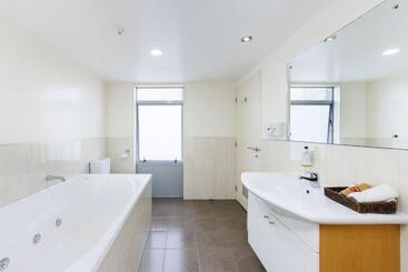 مُتل Fitzherbert Regency Motor Lodge