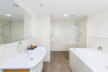 مُتل Fitzherbert Regency Motor Lodge