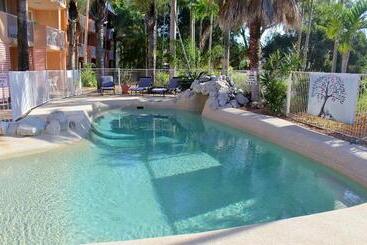 مُتل Rainbow Sands Resort