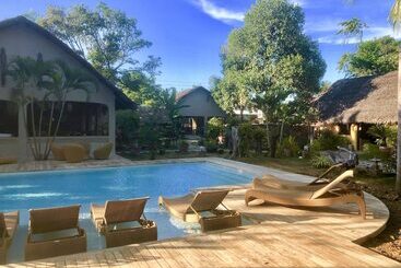 پانسیون Hibiscus Garden Resort