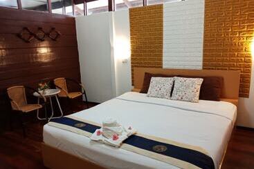 پانسیون Holiday Resort   Sha Plus