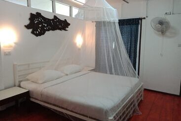 پانسیون Holiday Resort   Sha Plus