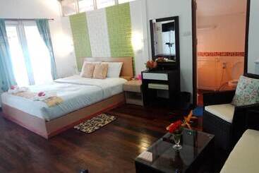 پانسیون Holiday Resort   Sha Plus