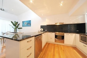 Pinnacle Apartments Hamilton Island