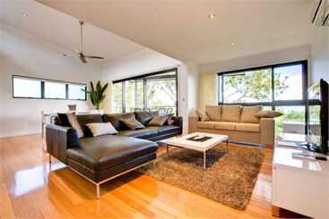 Pinnacle Apartments Hamilton Island