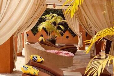 Seafront Residence &