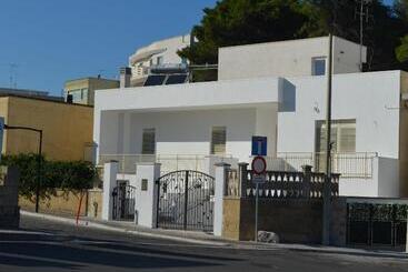 تختخواب و صبحانه La Casa Del Gelso Bianco