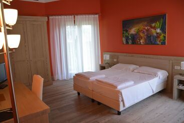 هتل Albergo Vinnaeria La Baita