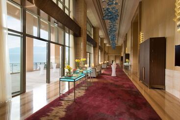 هتل Hilton Yuxi Fuxian Lake