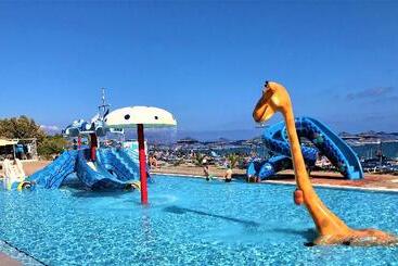هتل Mare Blue