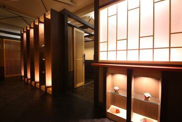 酒店 Yorozuya
