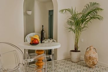 Luna Santorini Suites