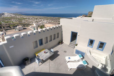 Luna Santorini Suites