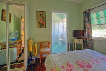 پانسیون Melville House Bed And Breakfast