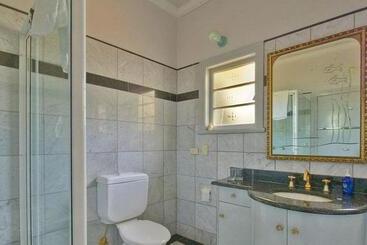 پانسیون Melville House Bed And Breakfast