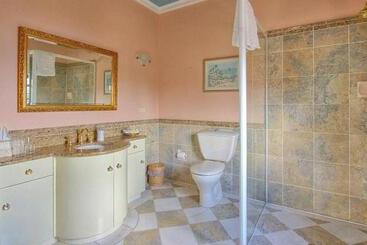 پانسیون Melville House Bed And Breakfast