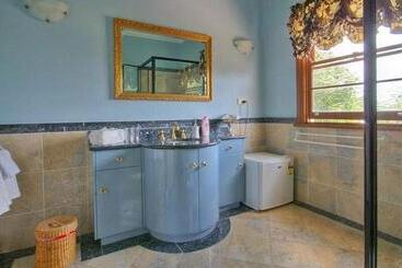 پانسیون Melville House Bed And Breakfast