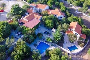 پانسیون Nono Ban Hotel & Villa