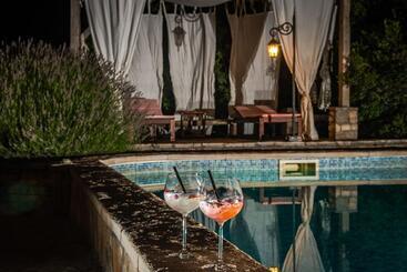 پانسیون Nono Ban Hotel & Villa