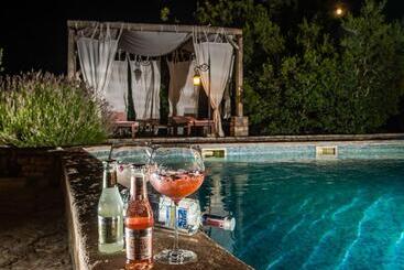 پانسیون Nono Ban Hotel & Villa